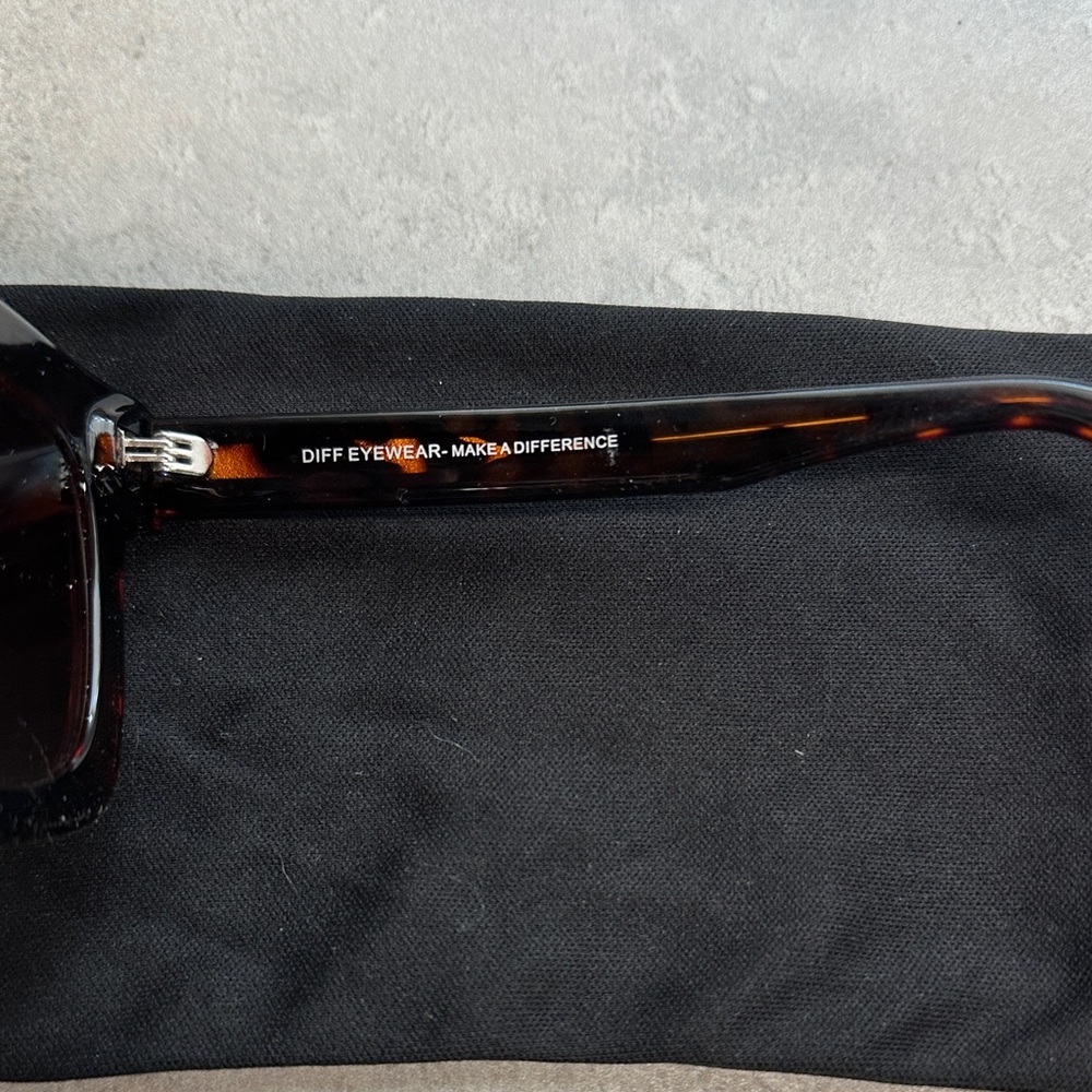 Diff Eyewear Makay Tortoise Shell Sunglasses - image 4